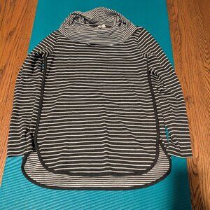 Cable & Gauge Black and White Cowl neck Sweater Small